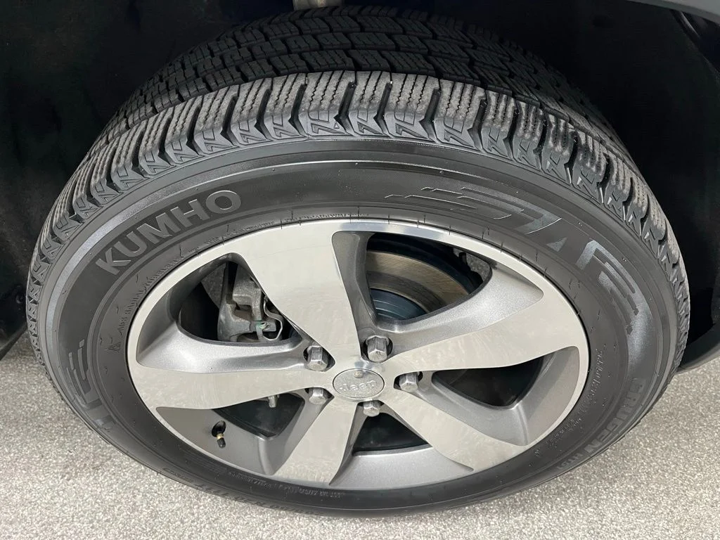 Used 2016 Gray Jeep Limited image 18