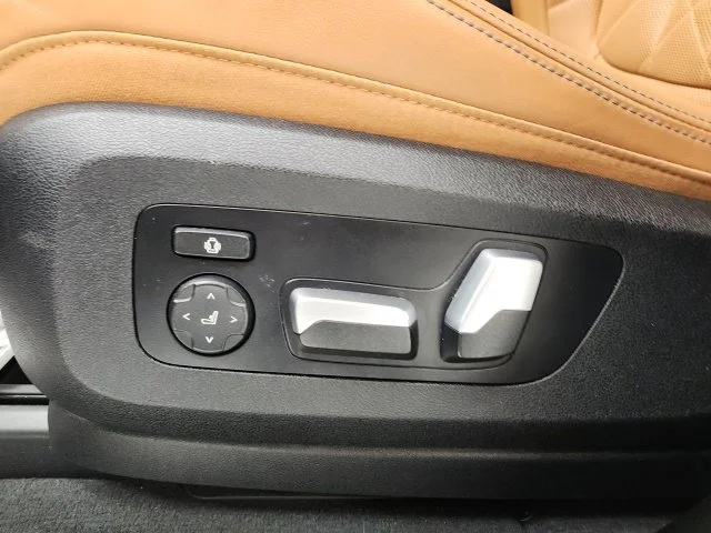 Used 2023 Black BMW xDrive40i image 17