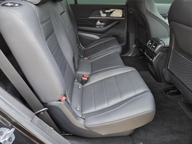 Used 2025 Black Mercedes-Benz GLS 580 image 32