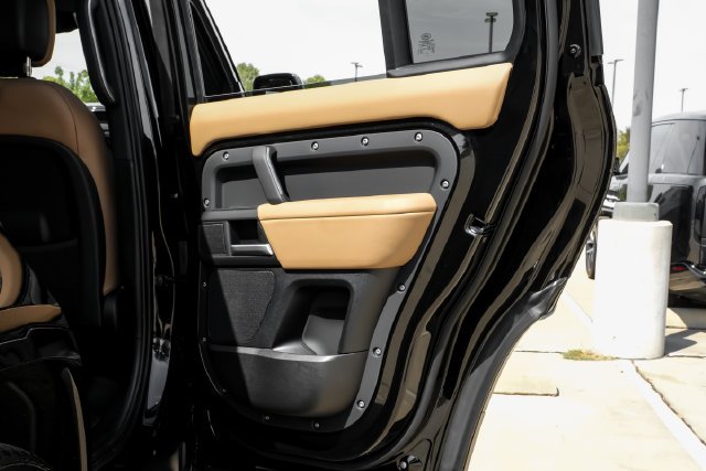 New 2026 Santorini Black Land Rover X-Dynamic SE image 48