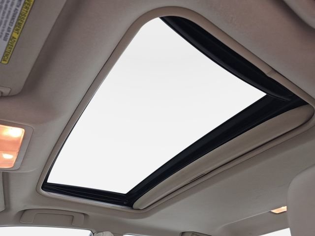 Used 2012 White Toyota XLE image 30