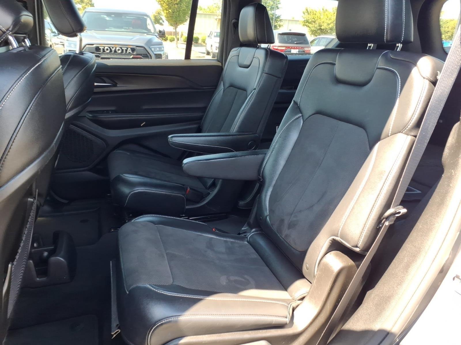 Used 2023 Baltic Gray Metallic Clearcoat Jeep Altitude image 19