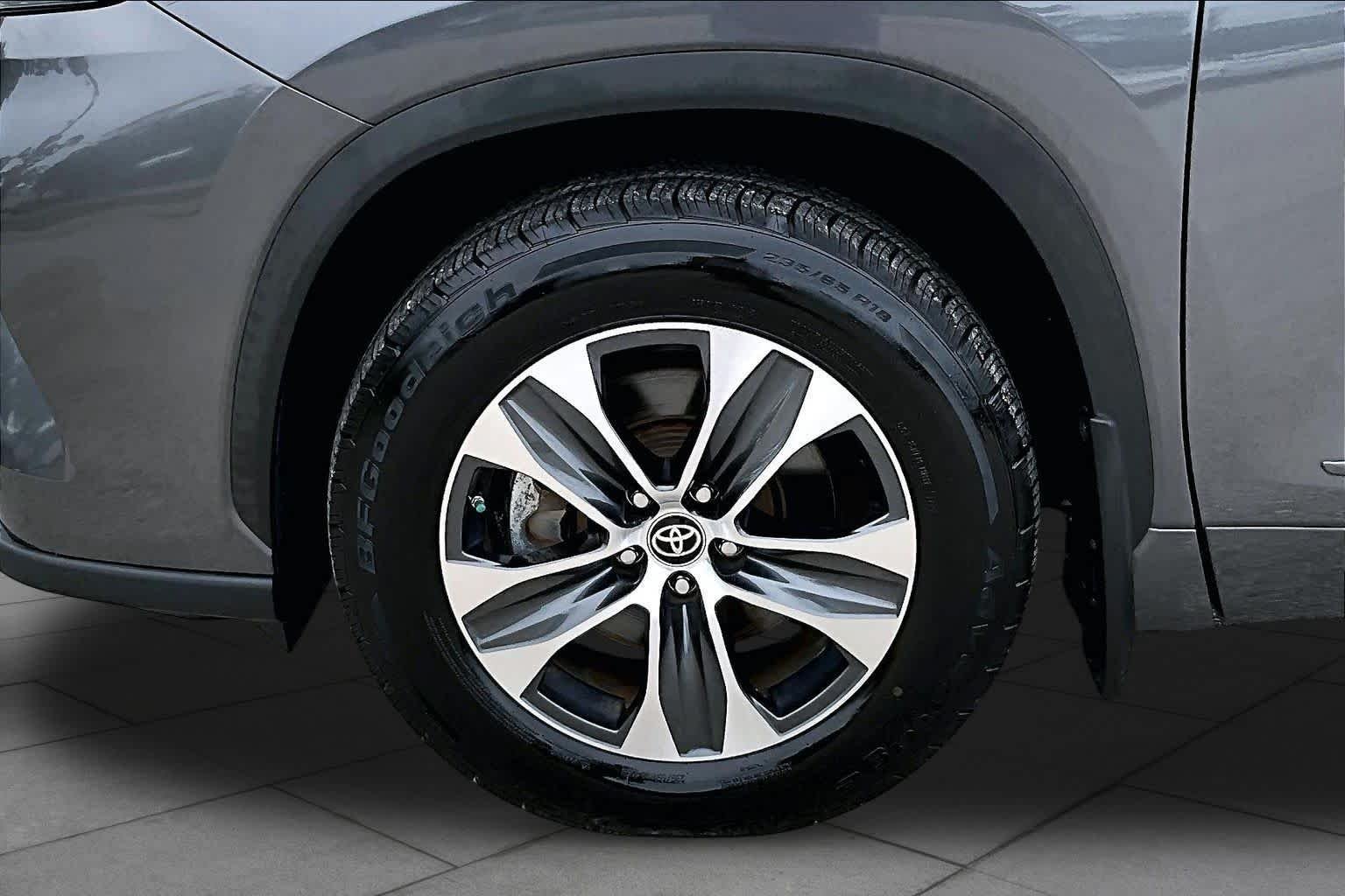Used 2021 Magnetic Gray Metallic Toyota XLE image 11