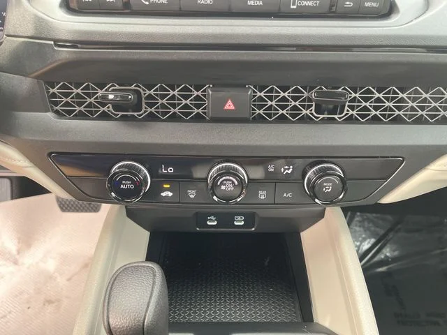 Used 2025  Honda LX image 18