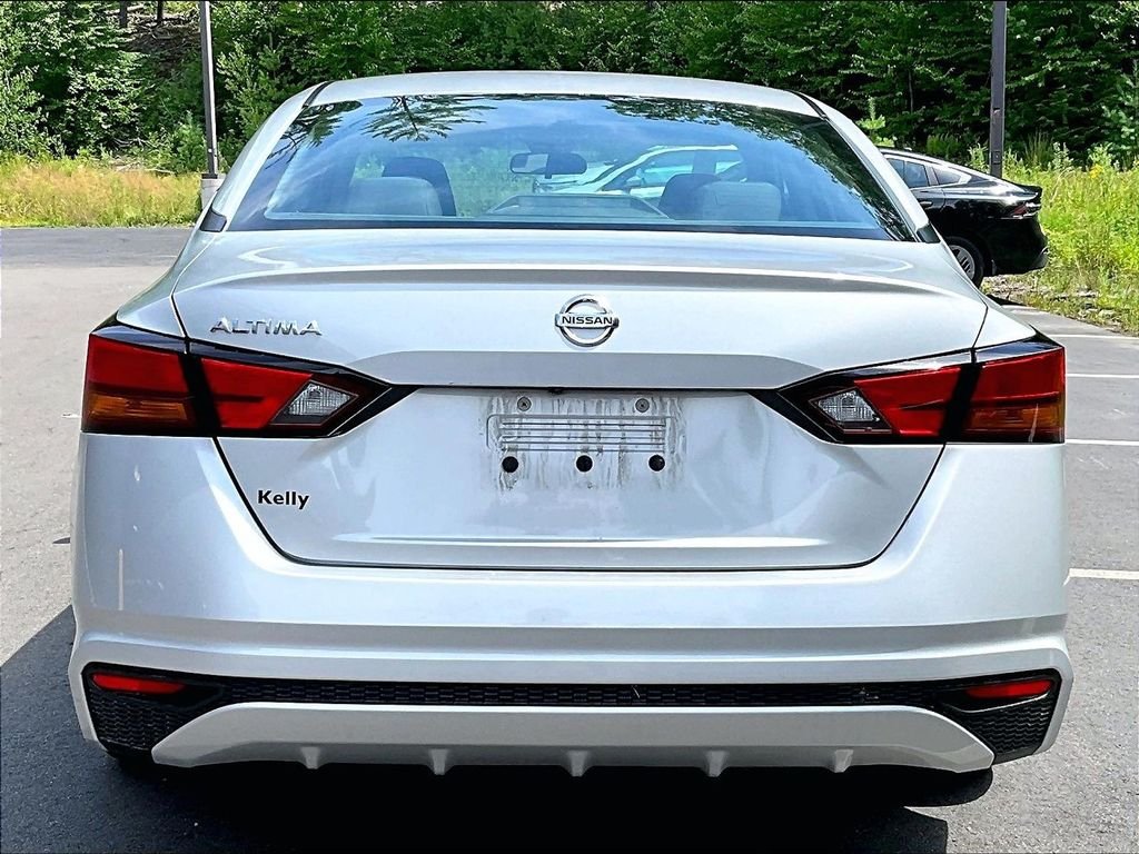 Used 2022 Silver Nissan 2.5 S image 5