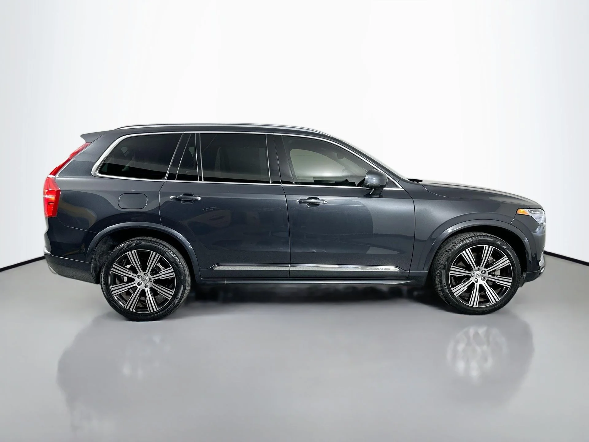 Used 2021  Volvo T8 Inscription 7 Passenger image 5