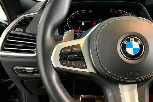Used 2021 Arctic Grey Metallic BMW sDrive40i image 18