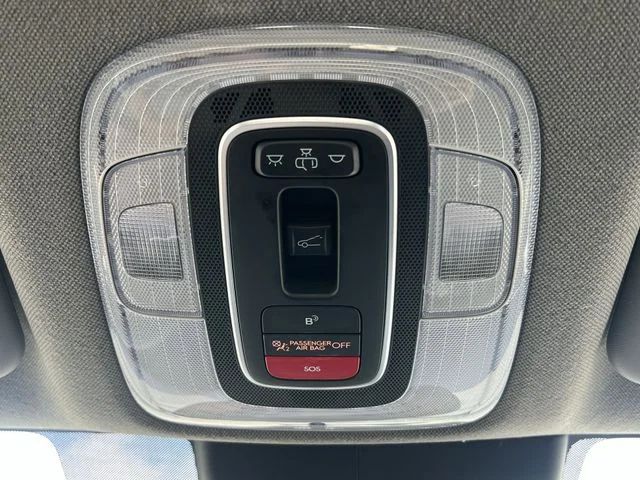 Used 2025 Silver Hyundai SEL Convenience image 32