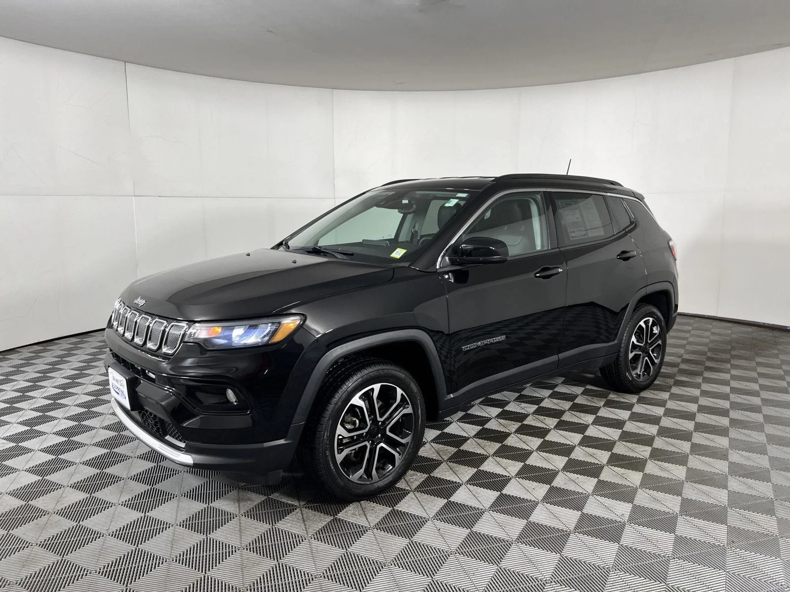 Used 2022 Diamond Black Crystal Pearlcoat Jeep Limited image 17