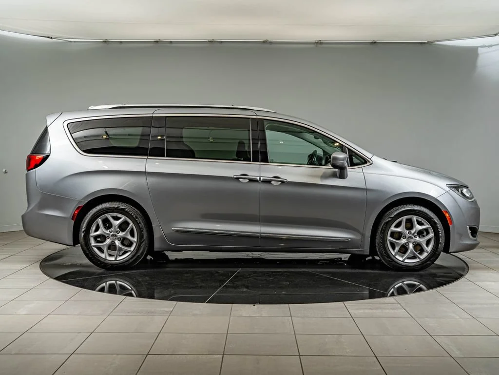 Used 2018 Billet Silver Metallic Clearcoat Chrysler Touring L Plus image 4