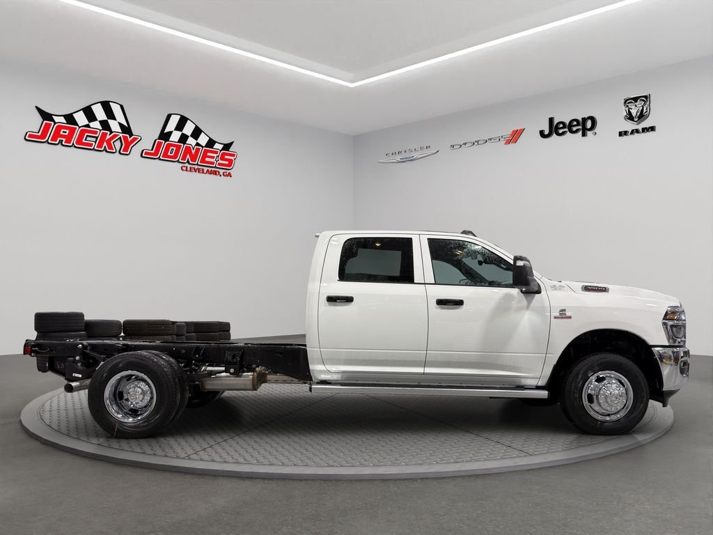 New 2026 Bright White Clear-Coat Exterior Paint RAM Tradesman image 42