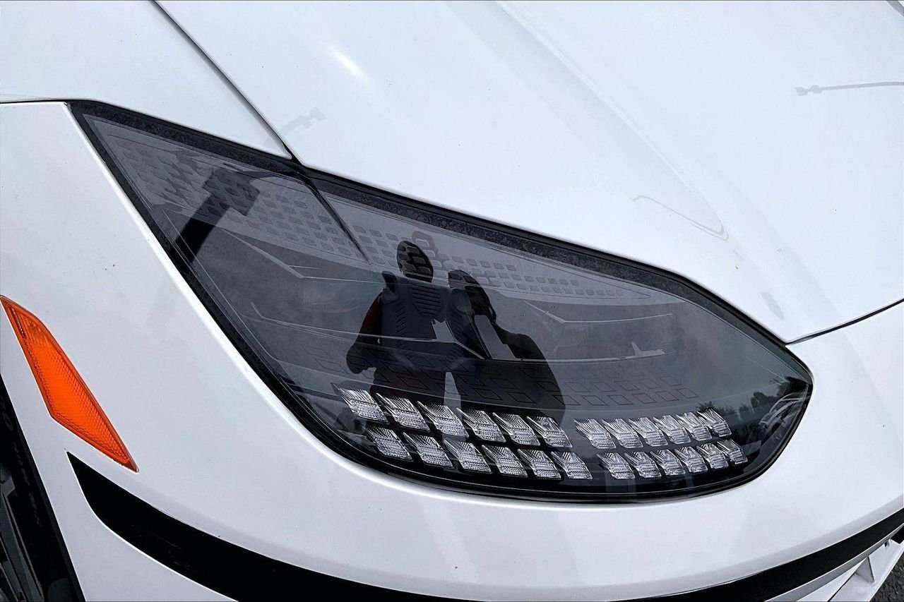 Used 2025 Serenity White Hyundai SEL image 32