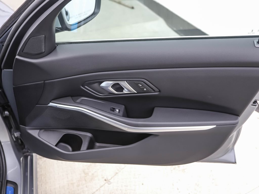 2025 BMW 3 Series 330i - Photo 25