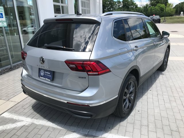 Used 2022 Pyrite Silver Metallic Volkswagen SE image 8
