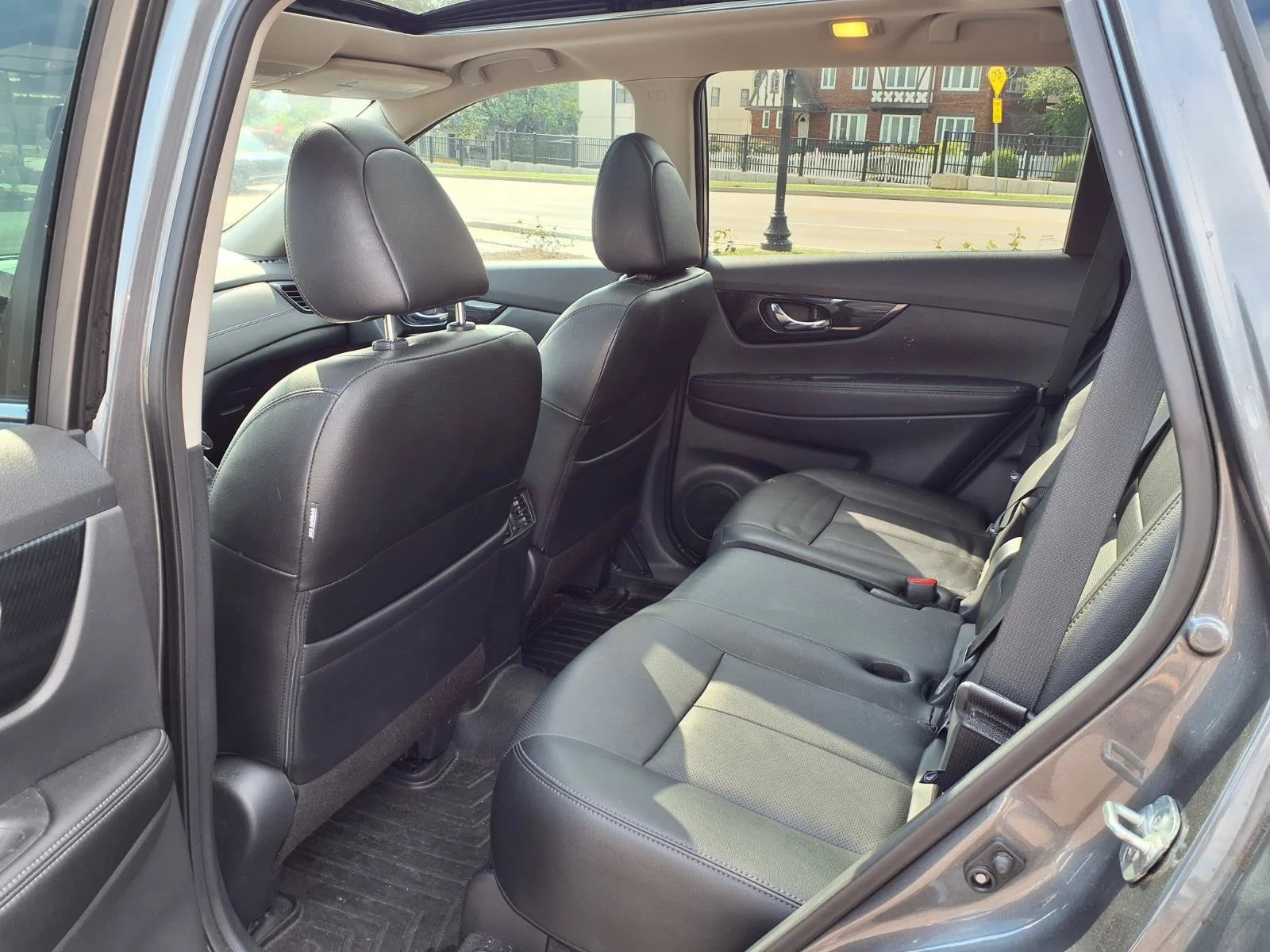 Used 2019 Gun Metallic Nissan SL image 23