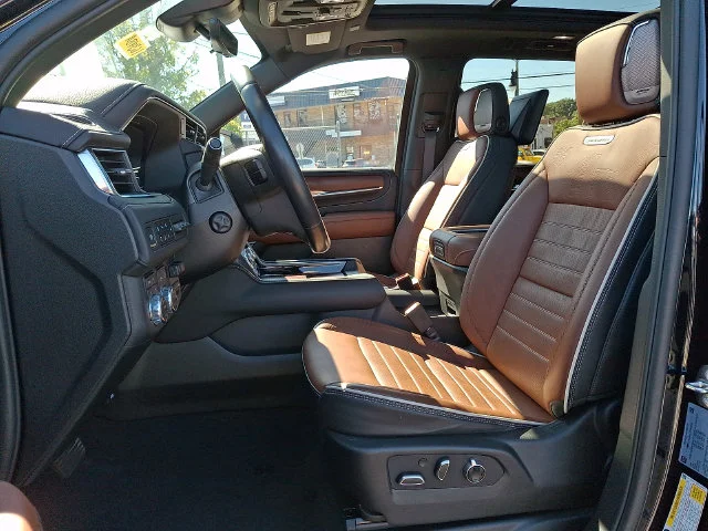 2023 GMC Yukon XL Denali Ultimate - Photo 16