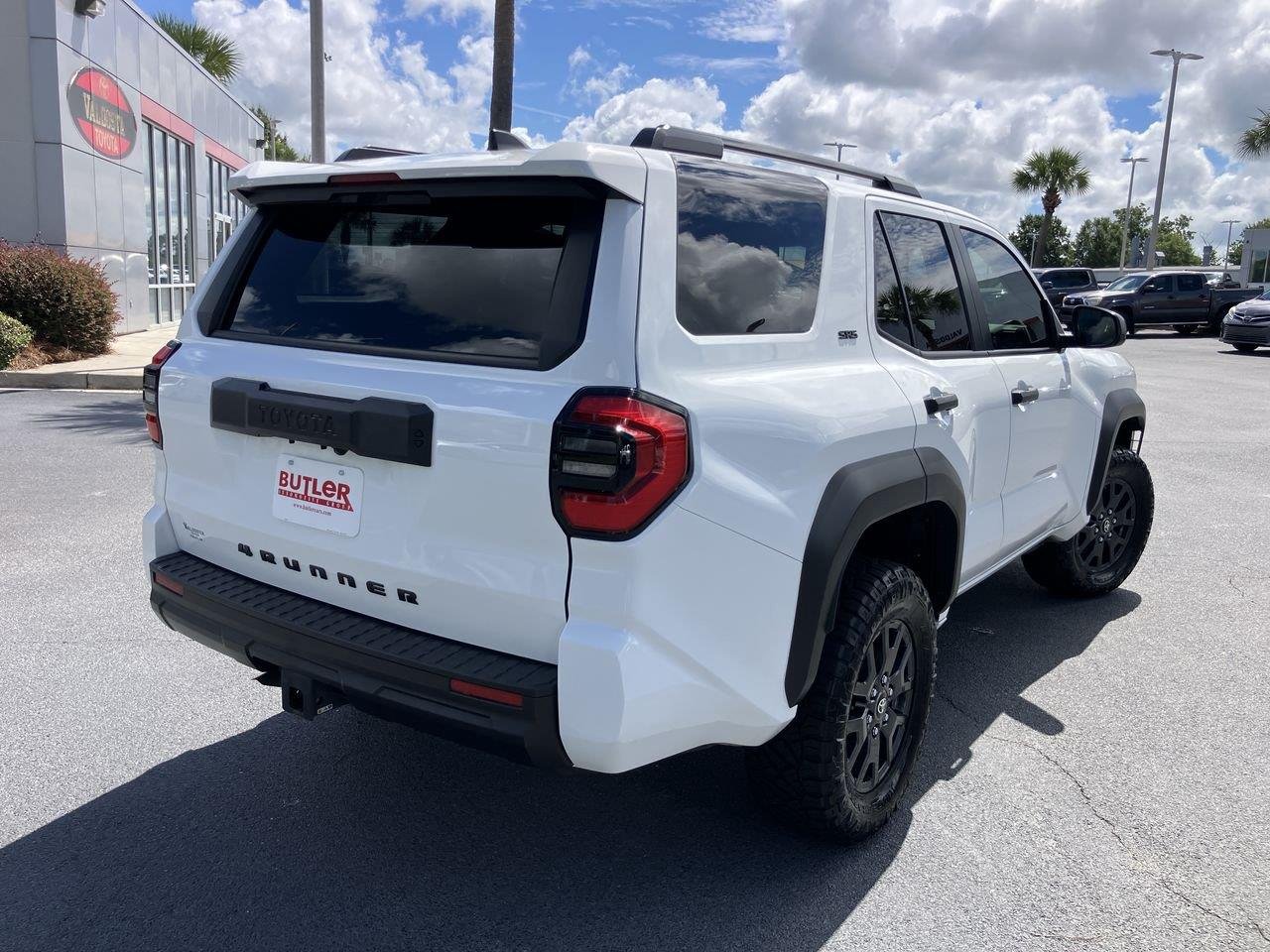 Used 2025 White (Ice Cap) Toyota SR5 image 5