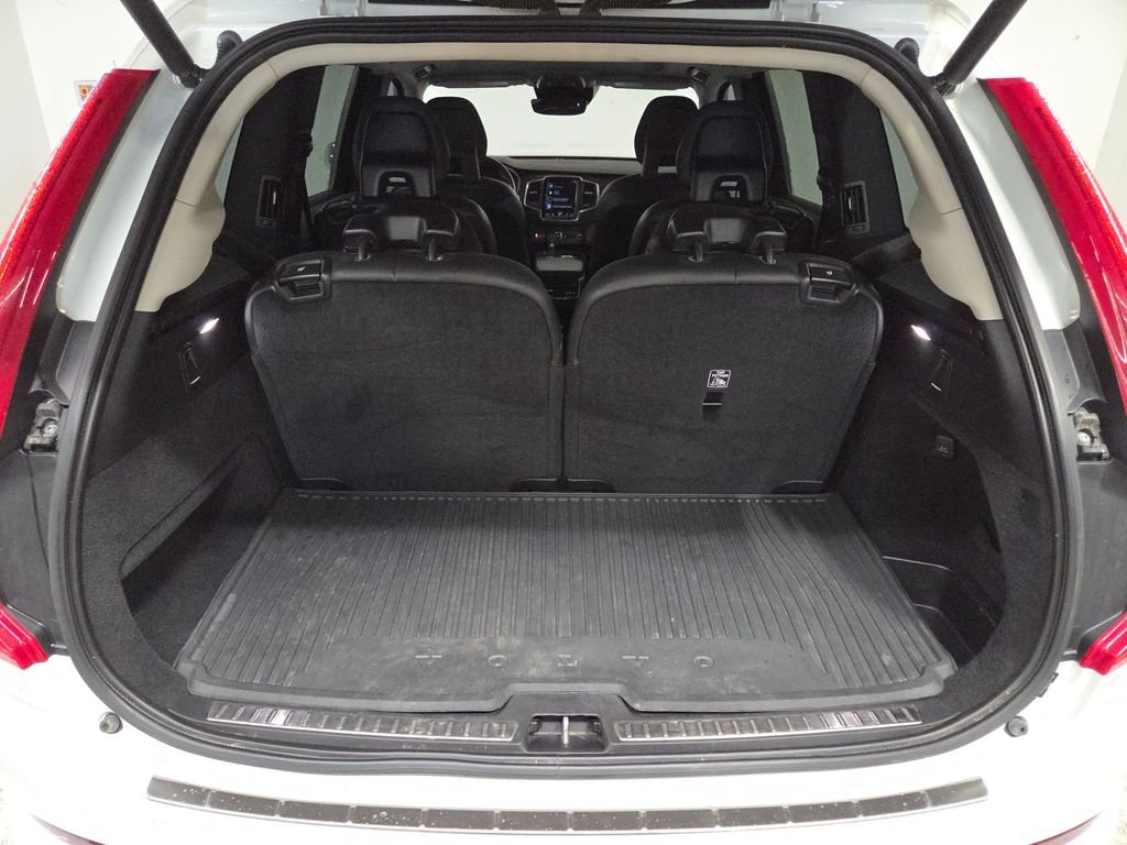 Used 2020 White Volvo T6 Momentum image 20