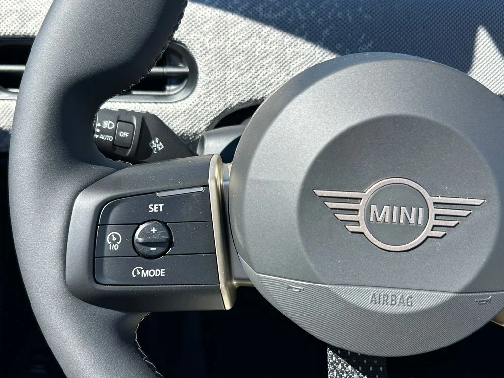 New 2026 Copper Grey Metallic MINI Signature Plus image 18