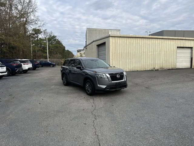 Used 2024 Gray Nissan S image 3