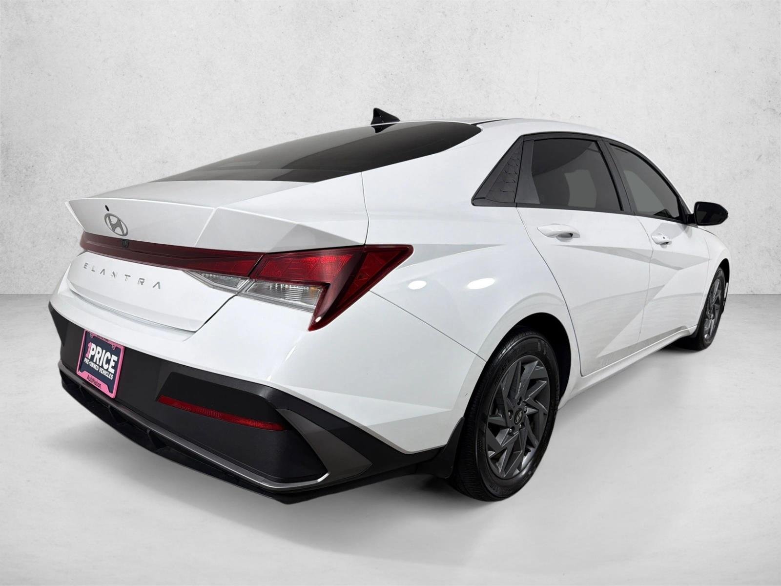Used 2024 Serenity White Hyundai SEL image 4