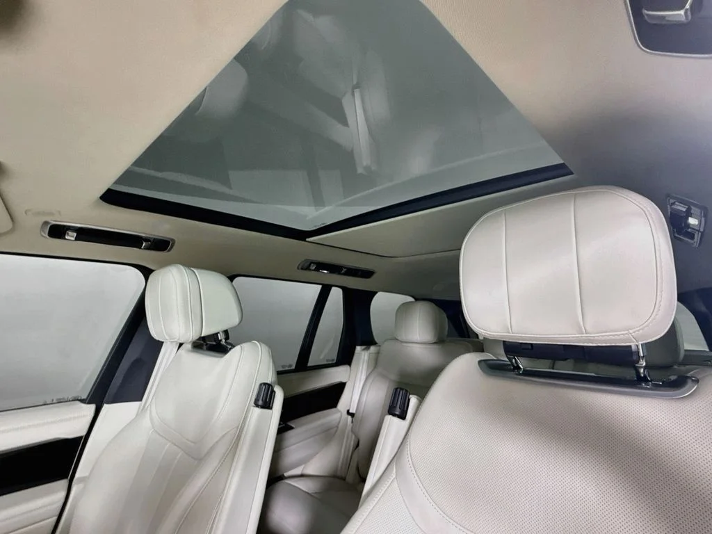 Used 2025 Gold Land Rover SE image 22