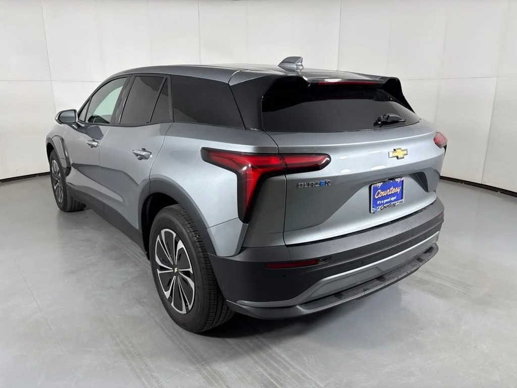 Used 2025 Gray Chevrolet LT image 7