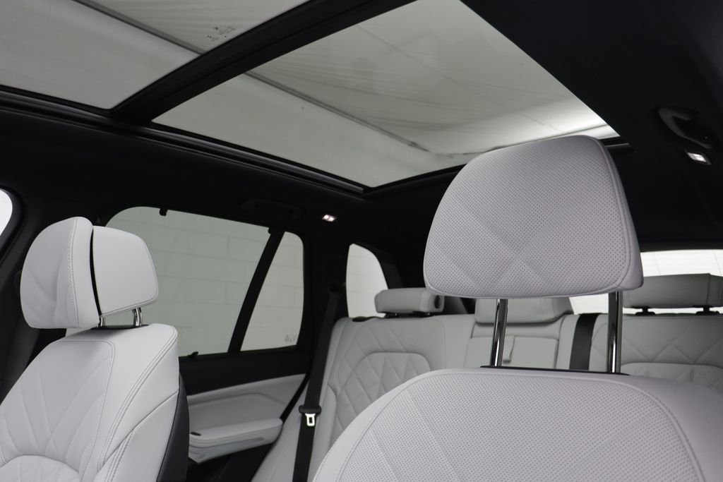New 2026 Skyscraper Grey Metallic BMW xDrive40i image 13