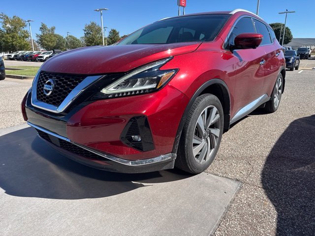 Used 2019 Red Nissan SL image 3