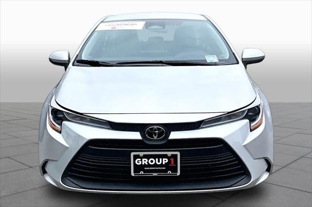 Certified Used 2025 SILVER ME. Toyota  image 4