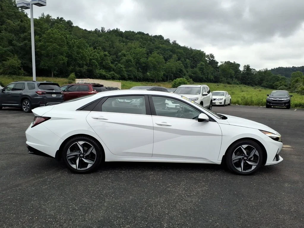 Used 2022 White Hyundai Limited image 8