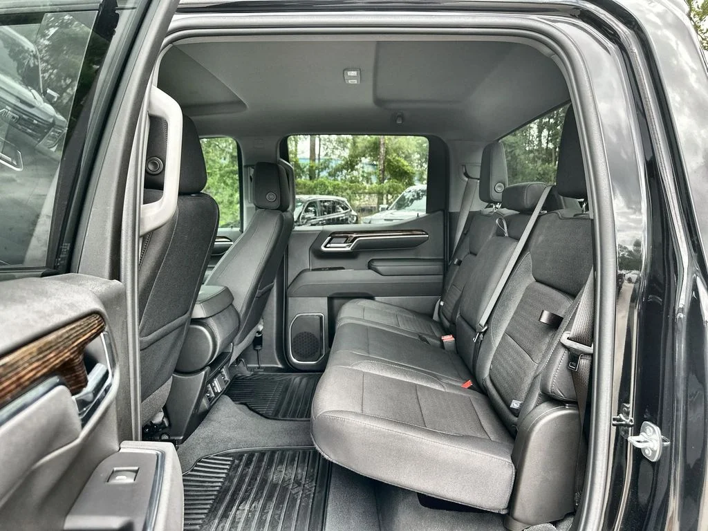Certified Used 2025 Onyx Black GMC Elevation image 25