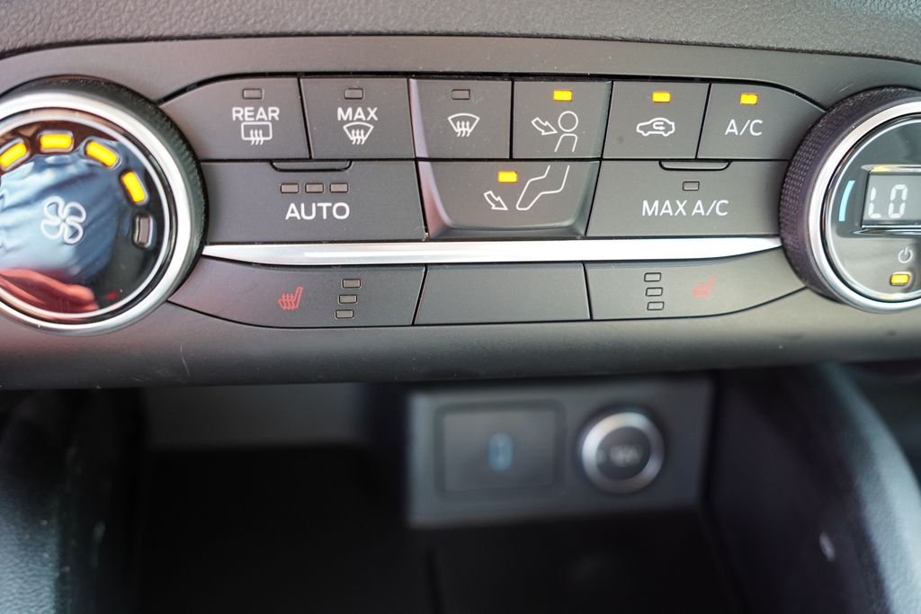 Used 2020 Sedona Orange Metallic Ford SE image 26