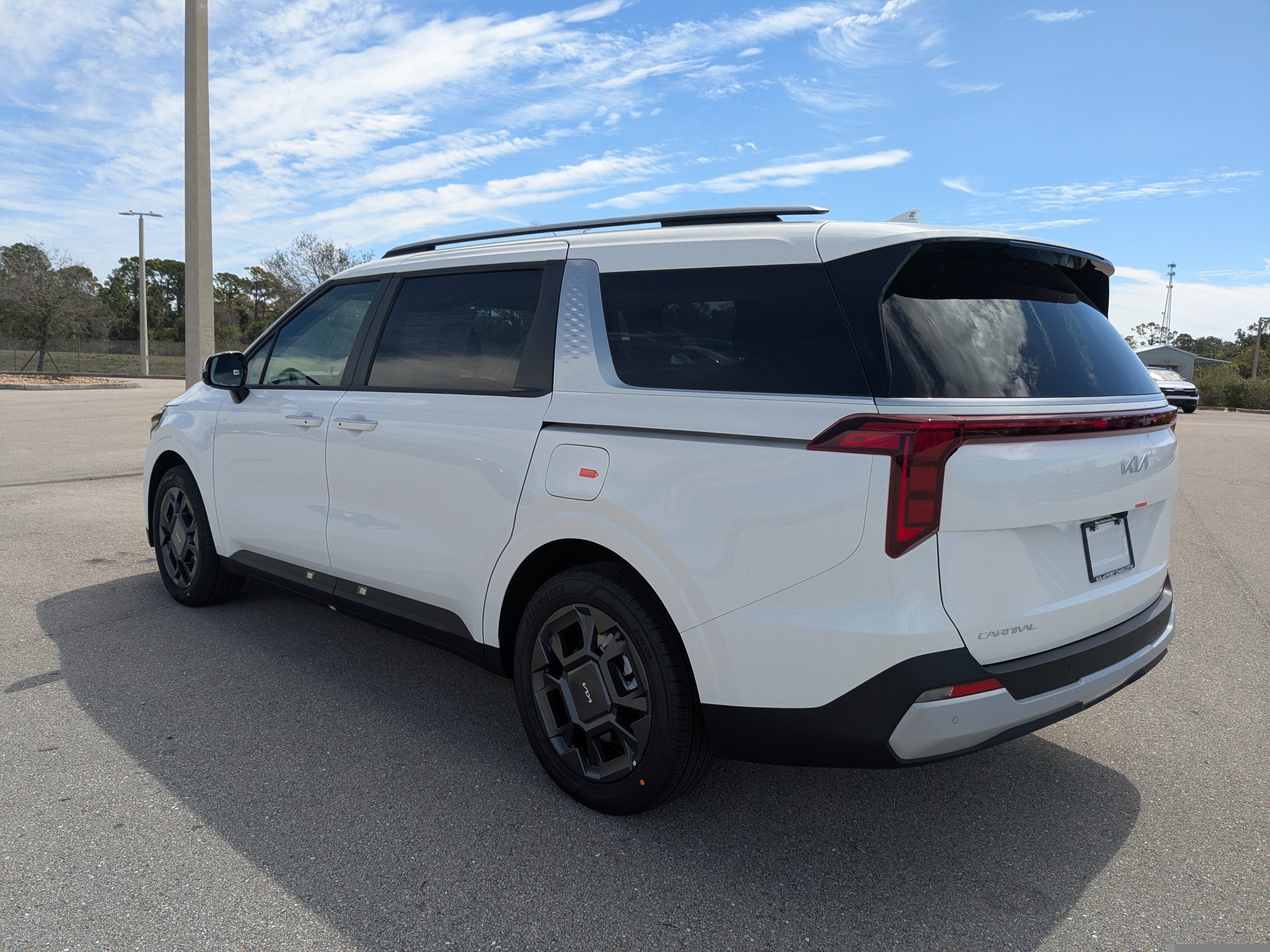 New 2026 Snow White Pearl Kia EX image 7
