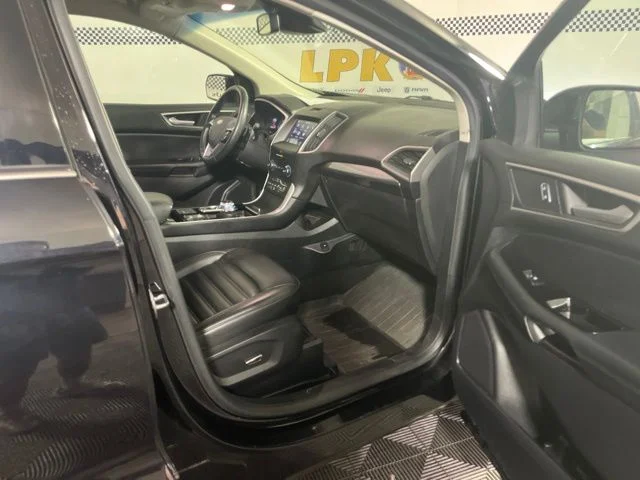 Used 2019 Black Metallic Ford SEL image 31