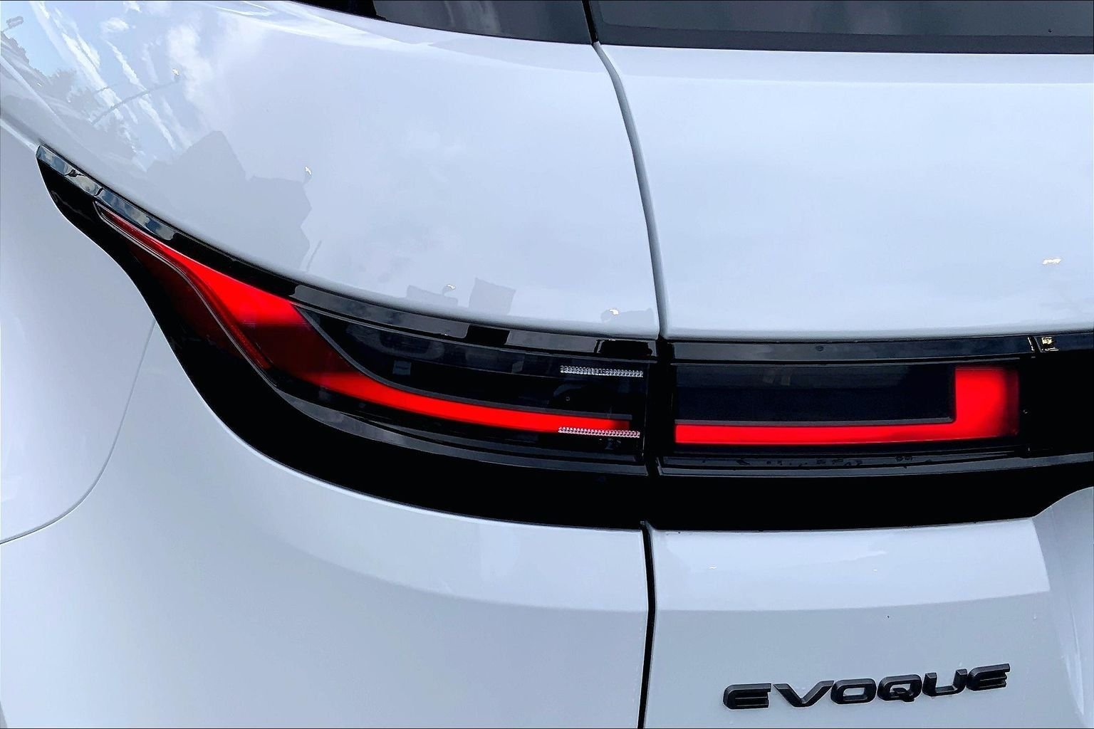 New 2026 Fuji White Land Rover Hoxton Edition image 14