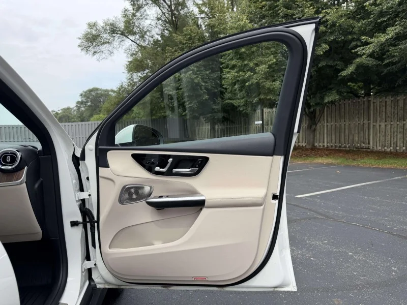 Used 2026 WHITE Mercedes-Benz GLC 300 image 28