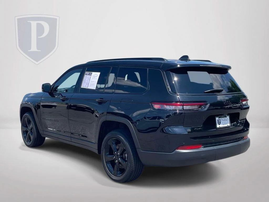 Used 2023 Black Jeep Altitude image 6
