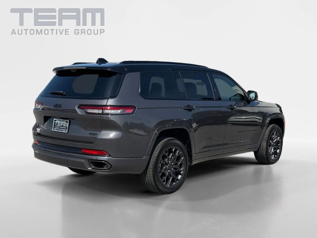 Used 2025 Gray Jeep Summit image 7