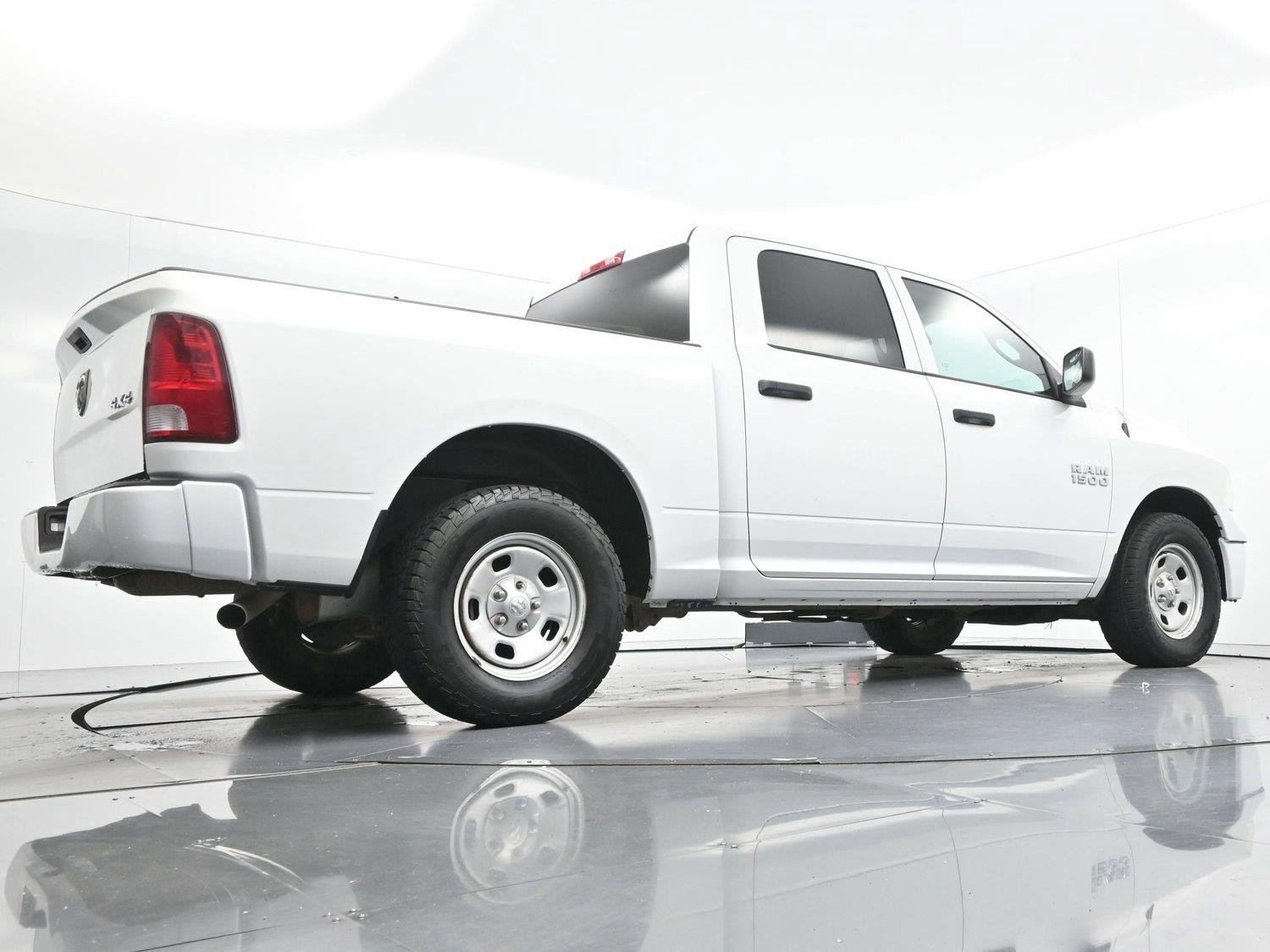 Used 2015 Bright White Clearcoat Ram Tradesman image 43