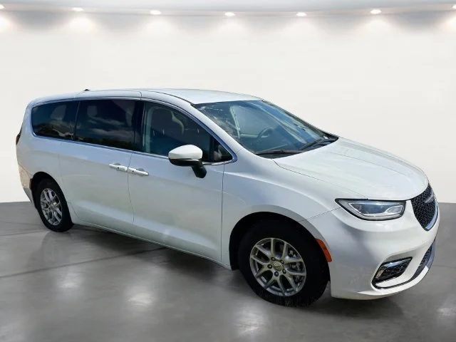 Used 2023 White Chrysler Touring L image 9