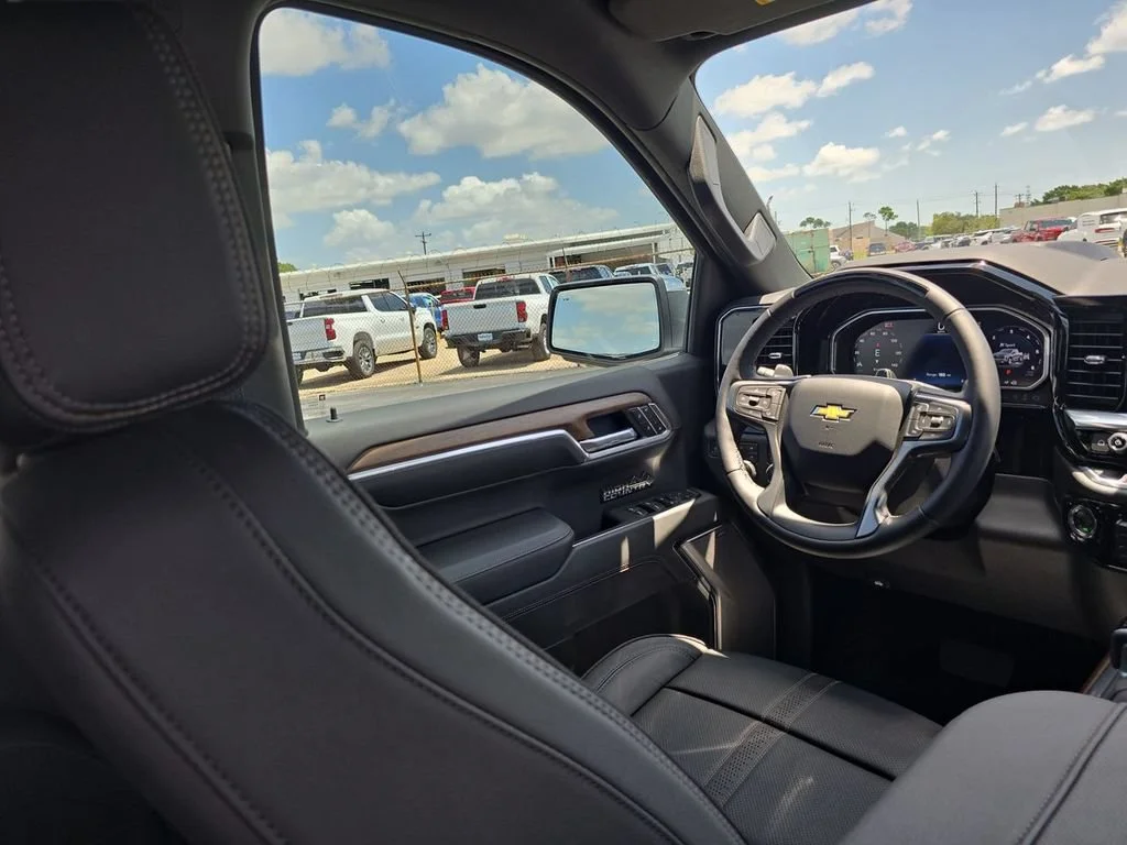 New 2026 Polar White Tricoat Chevrolet High Country image 15