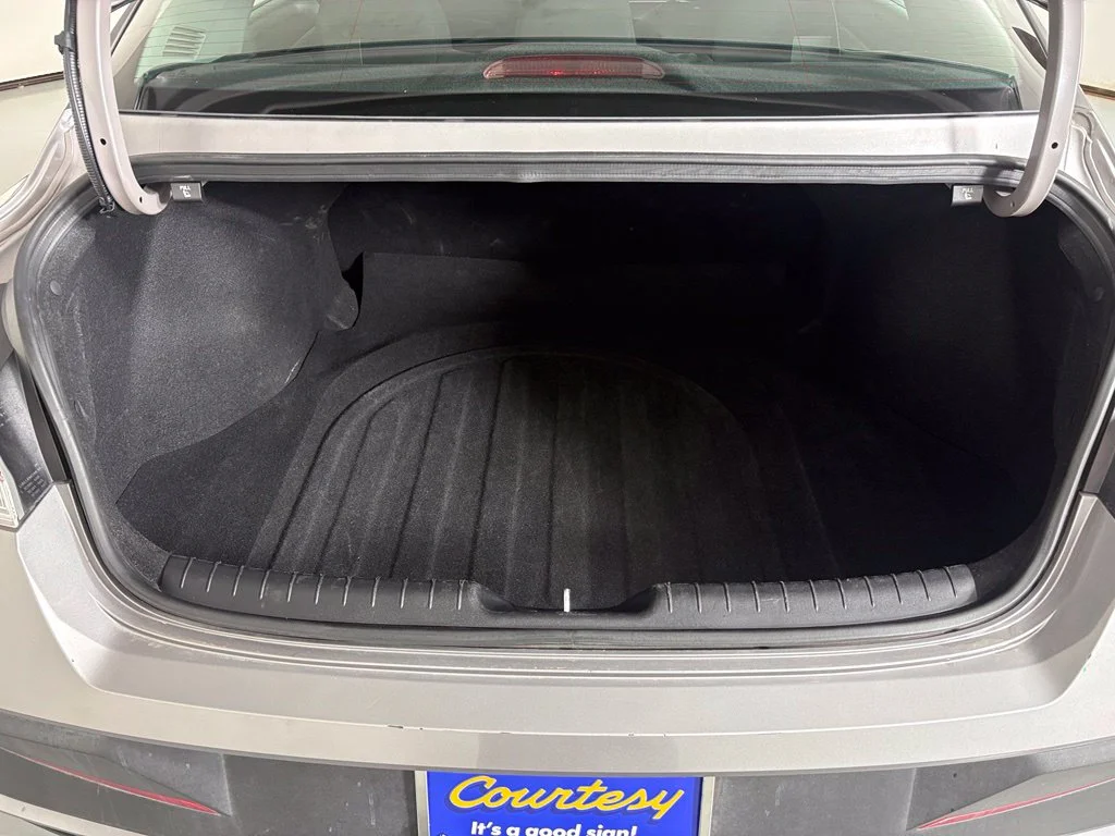 Used 2024 Silver Hyundai SEL image 19