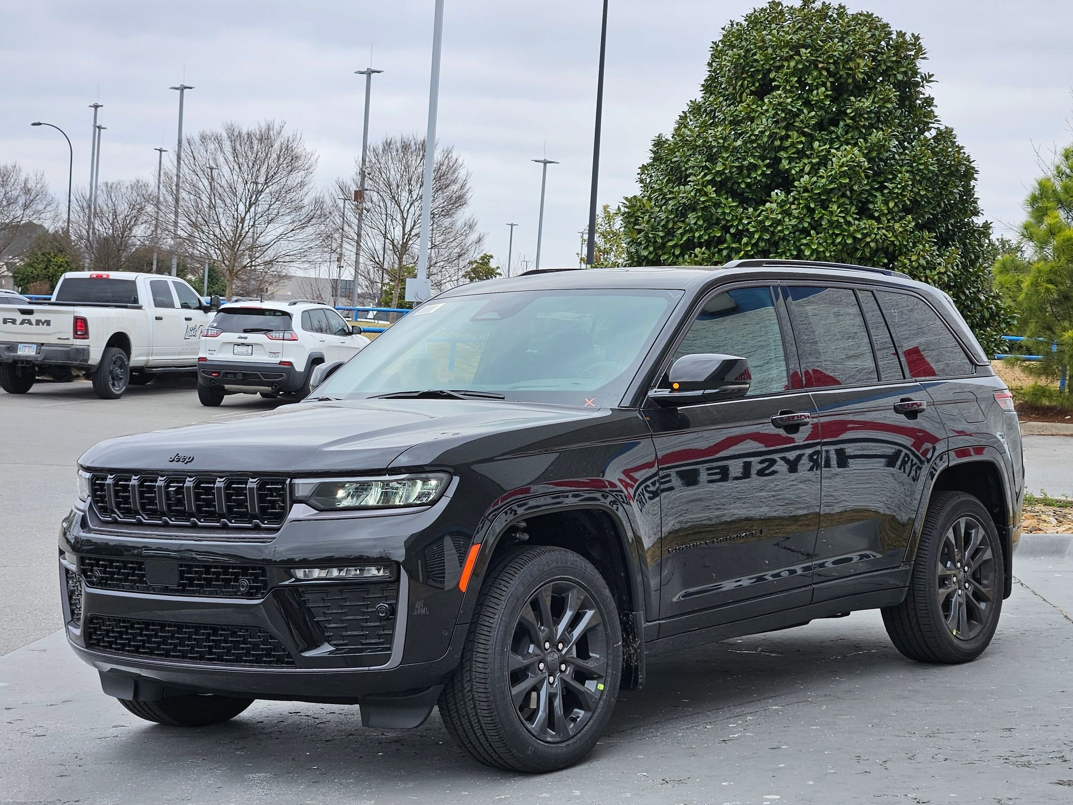 New 2026 Diamond Black Crystal Pearlcoat Jeep Limited Reserve image 3