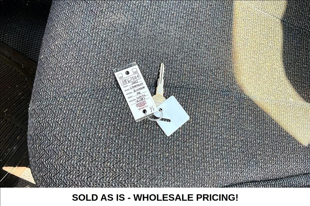 Used 2002 White Chevrolet Base image 30
