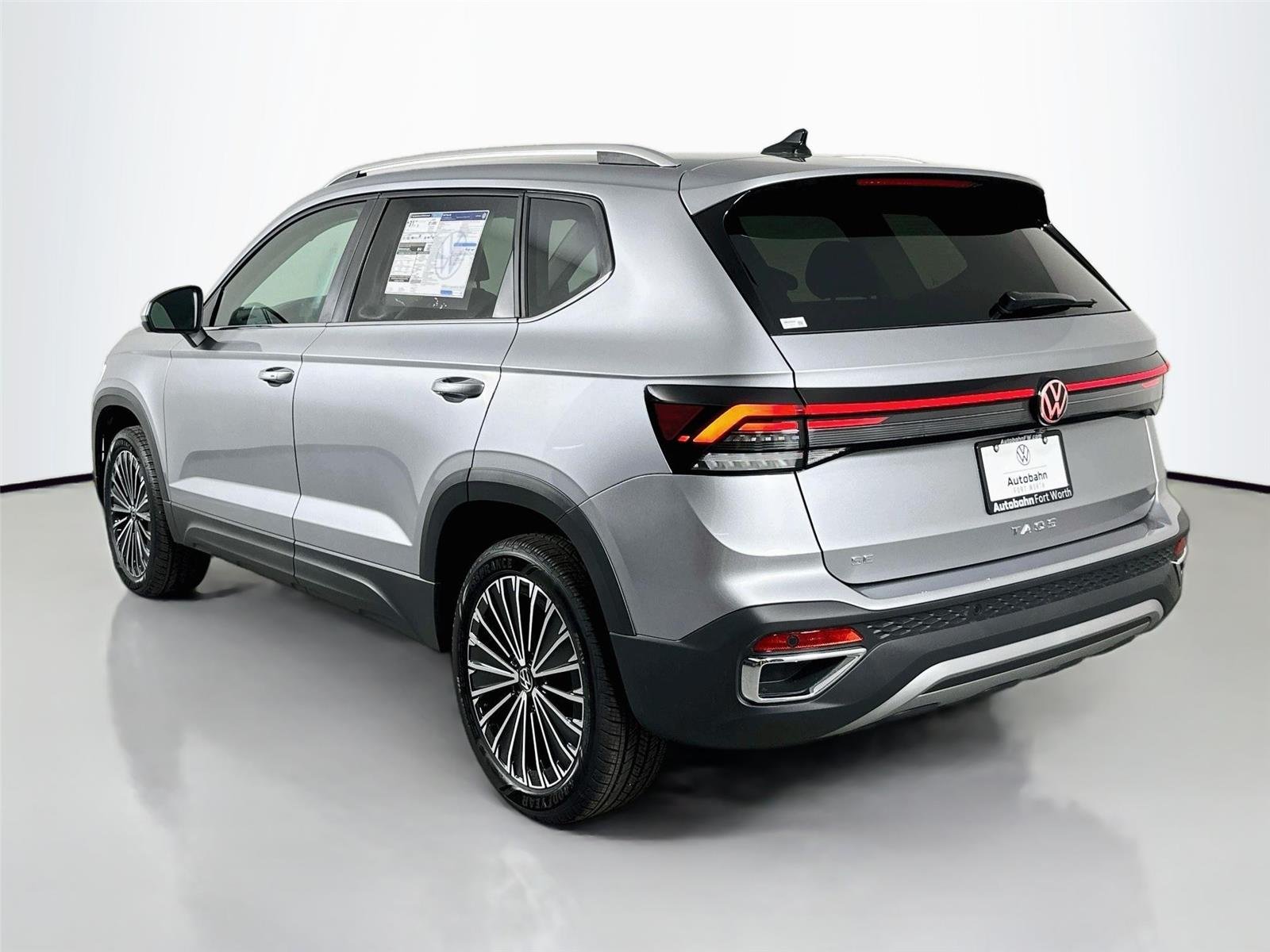 2025 Volkswagen Taos SE - Photo 6