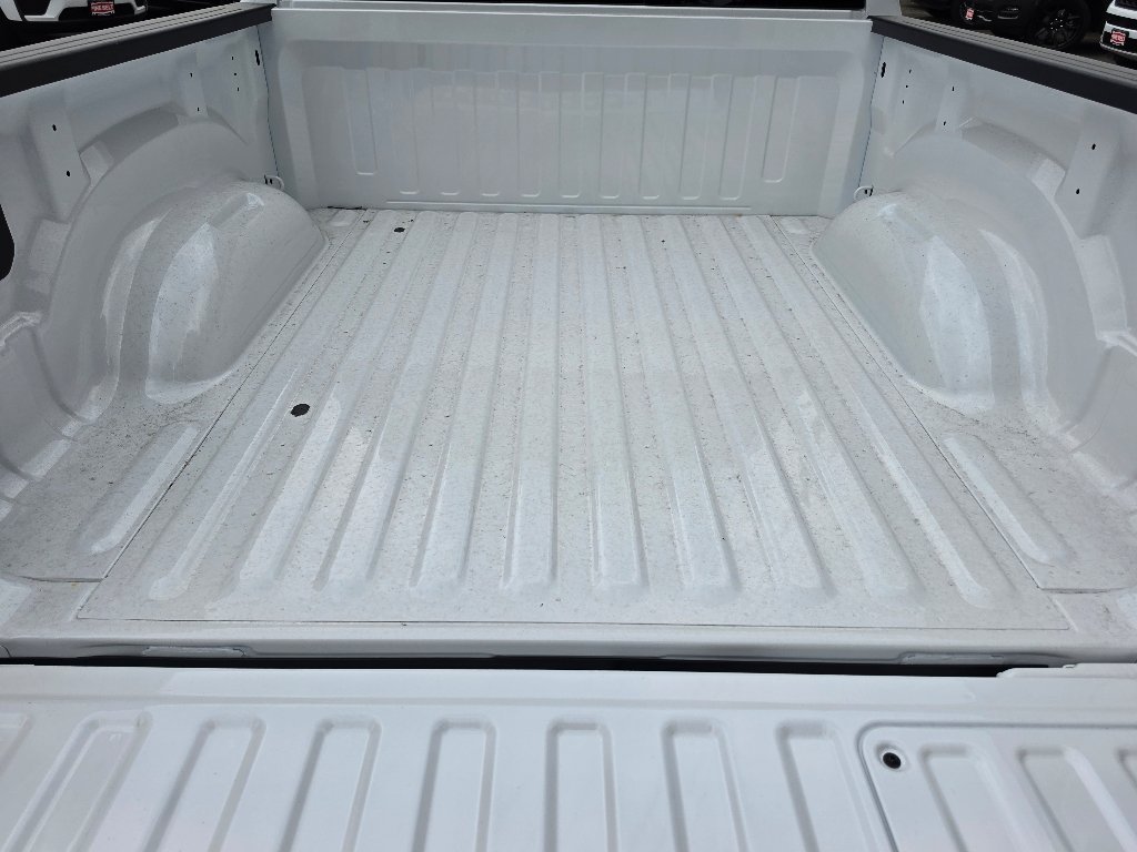 New 2026 Ivory White Tri-Coat Pearl-Coat Exterior Paint RAM Laramie image 6