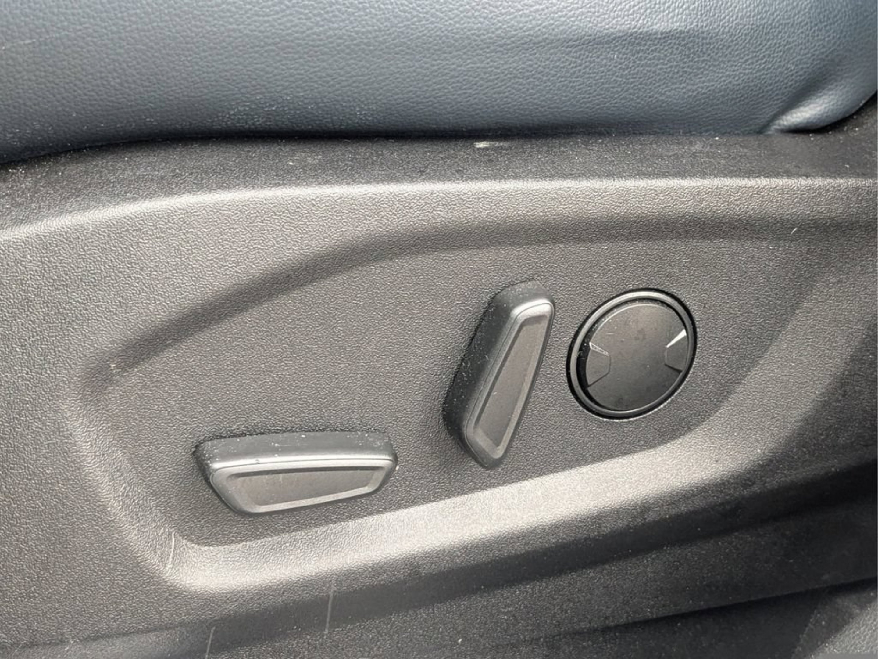 Used 2024 Oxford White Ford SEL image 19