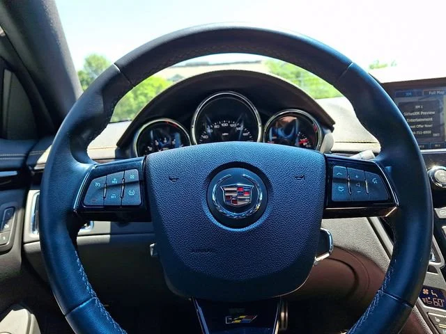 Used 2011 RADIANT SILVER METALLIC Cadillac RWD image 18