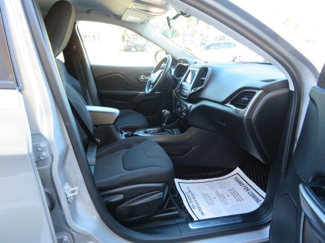 Used 2019 Gray Jeep  image 14